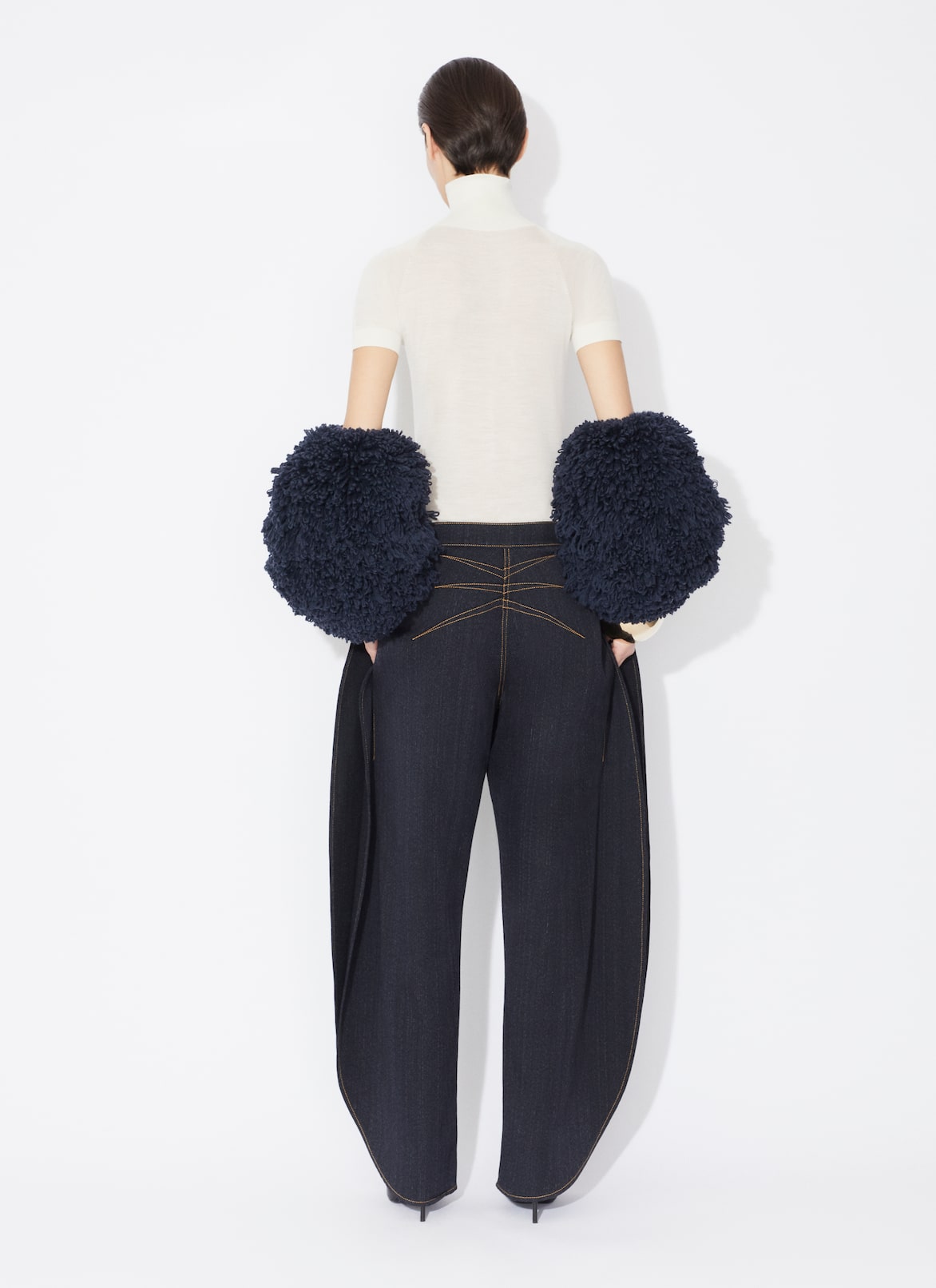 ROUND JEANS IN WOOL DENIM ALAÏA NIGHT BLUE ROUND JEANS IN WOOL DENIM